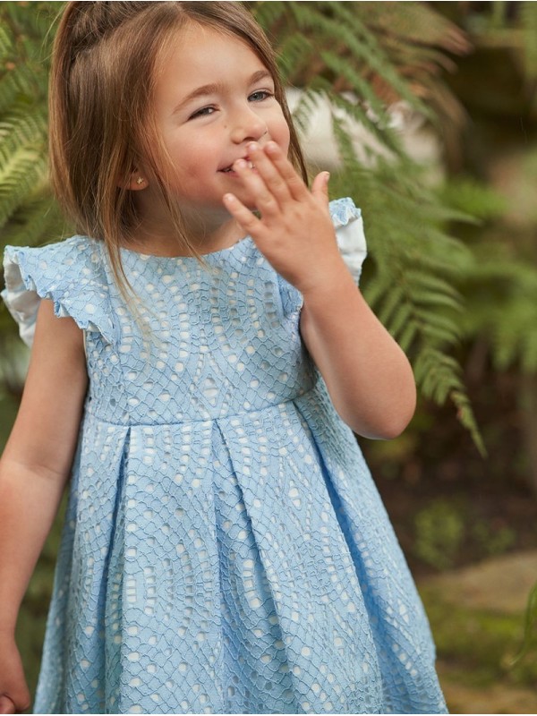 VESTIDO EN TEJIDO ENCAJE CON VOLUMEN ESPALDA ABIERTA CON VOLANTE CC. ANTONIETA