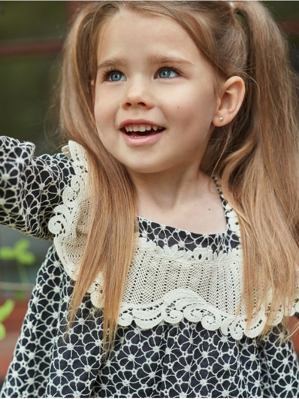 VESTIDO TEJIDO BORDADO FLORES ESCOTE CUADRADO CON PUNTILLA RÚSTICA CC. TOSCANA